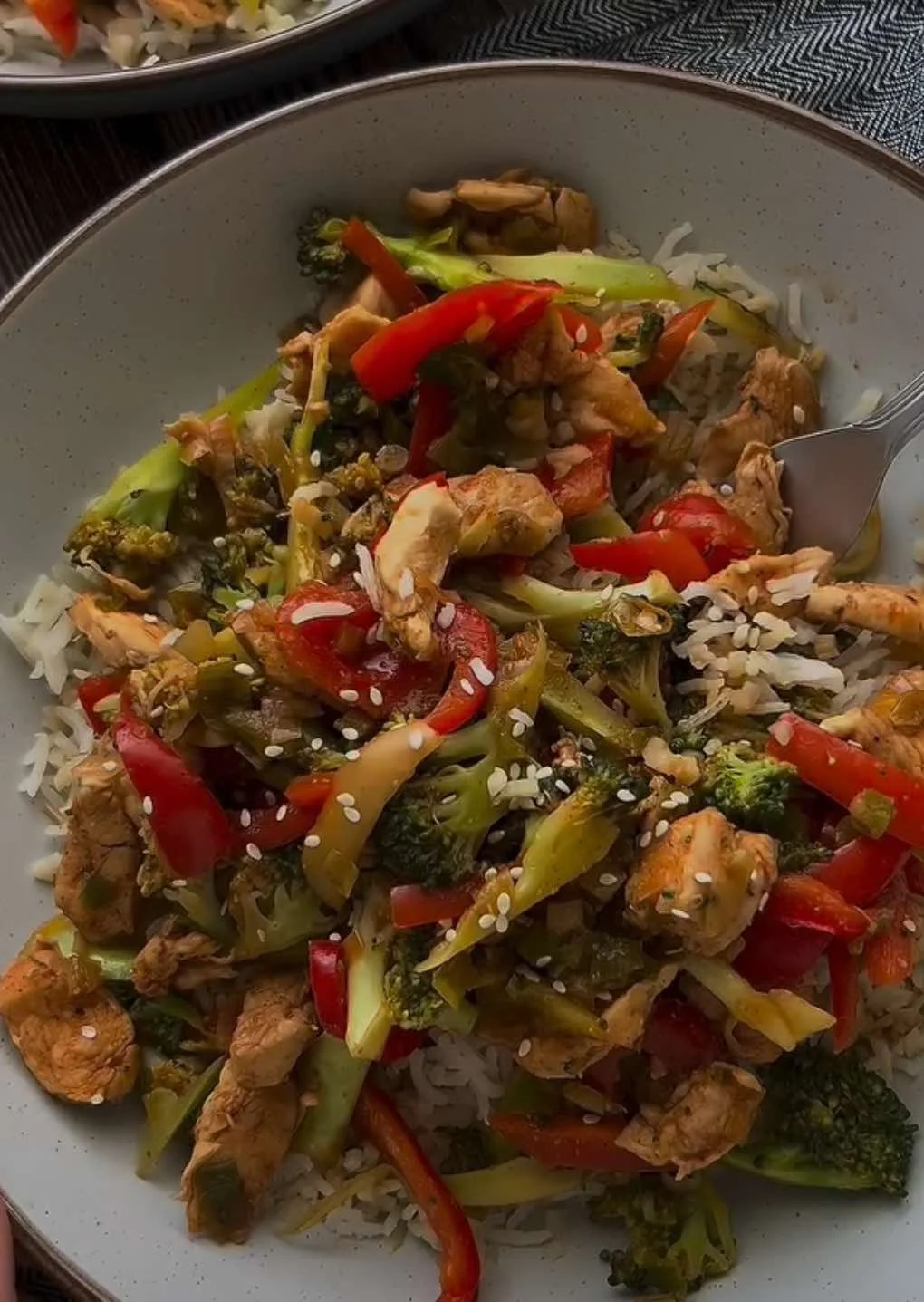 Ázsiai ízvilágú csirkés brokkolis stir fry