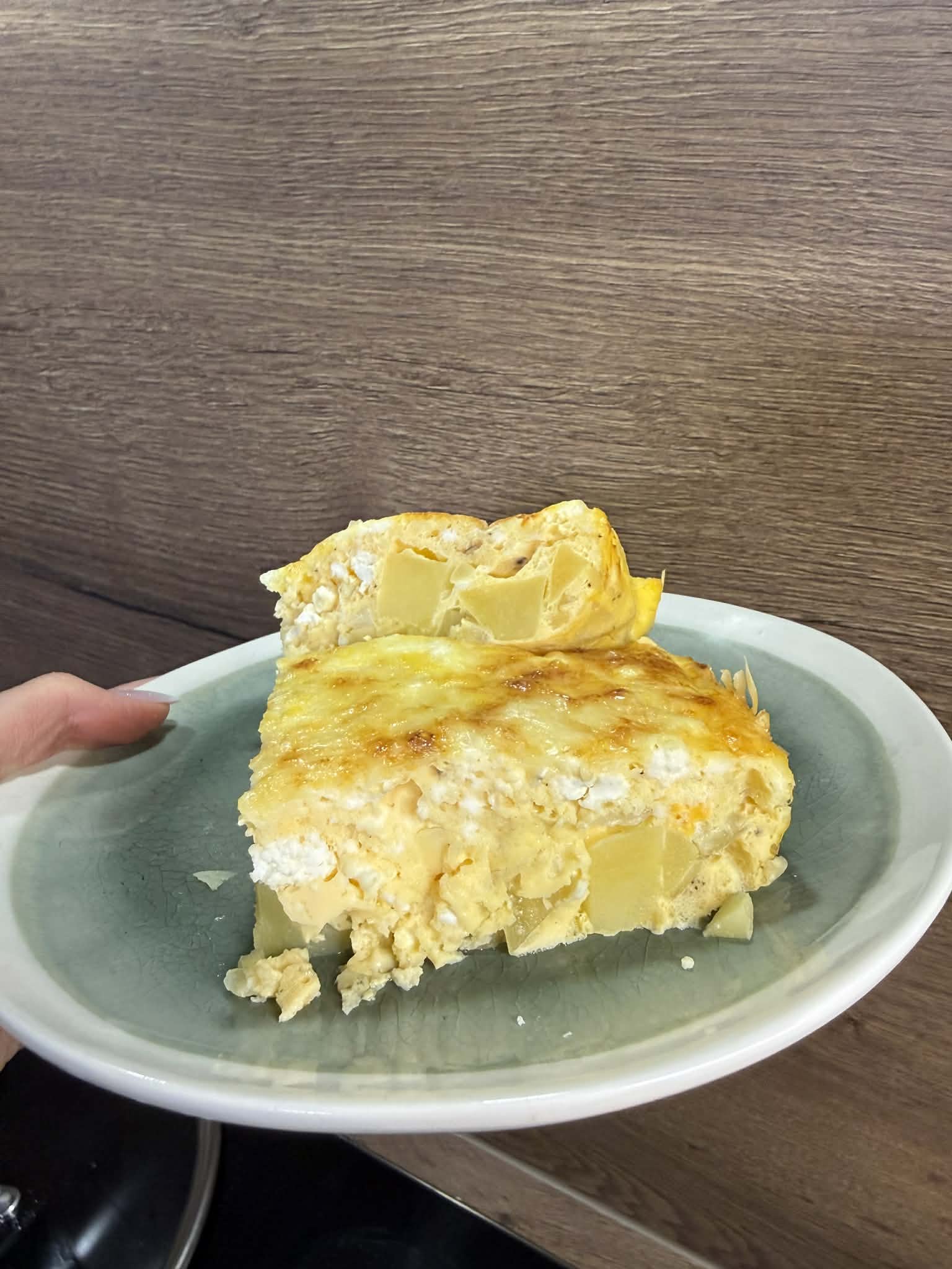 Duplasajtos hagymás-burgonyás frittata