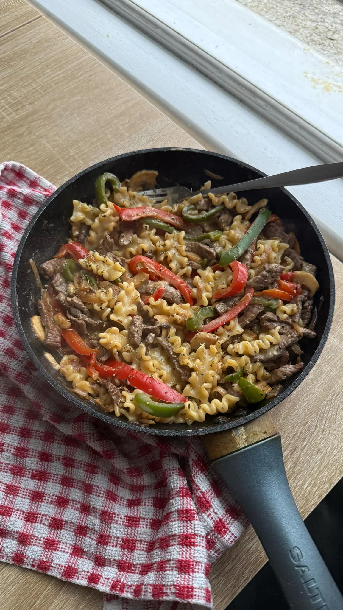 Philly cheesesteak tészta