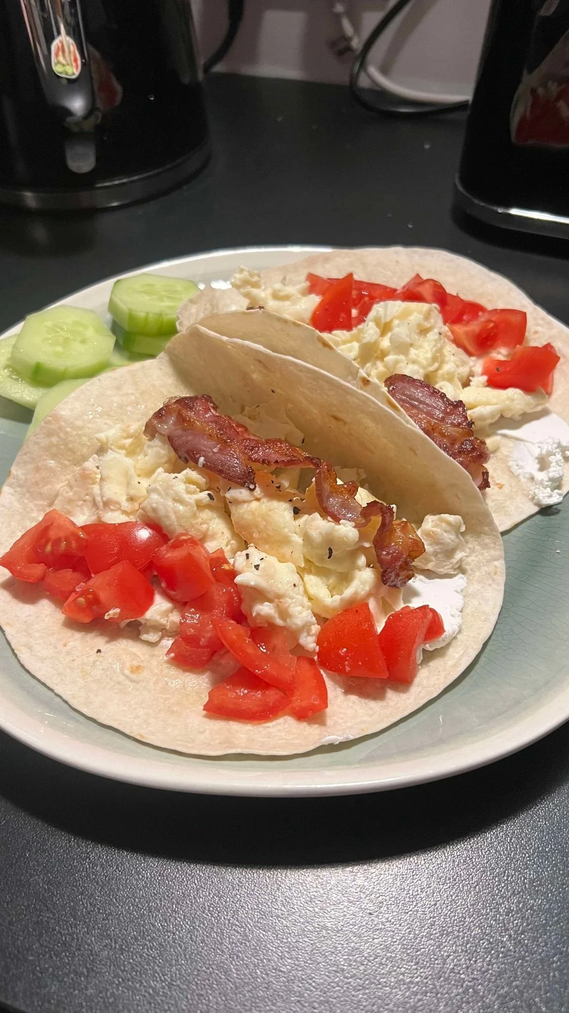 Reggeli tojásos-baconos taco