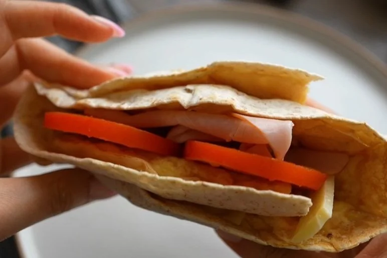 Reggeli tojásos hajtott wrap